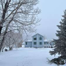 Seven Oaks Farm House | 64061 Prairie Dog Trail, Rosser, MB R0H 1E0, Canada