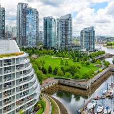 Willa Wang Real Estate Advisor 地产经纪 REALTOR | 1428 W 7 Ave, 3215 Macdonald St, Vancouver, BC V6H 1C1, Canada