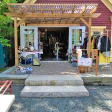 The Hanger and Clasp Vintage | 596 Main St, Mahone Bay, NS B0J 2E0, Canada