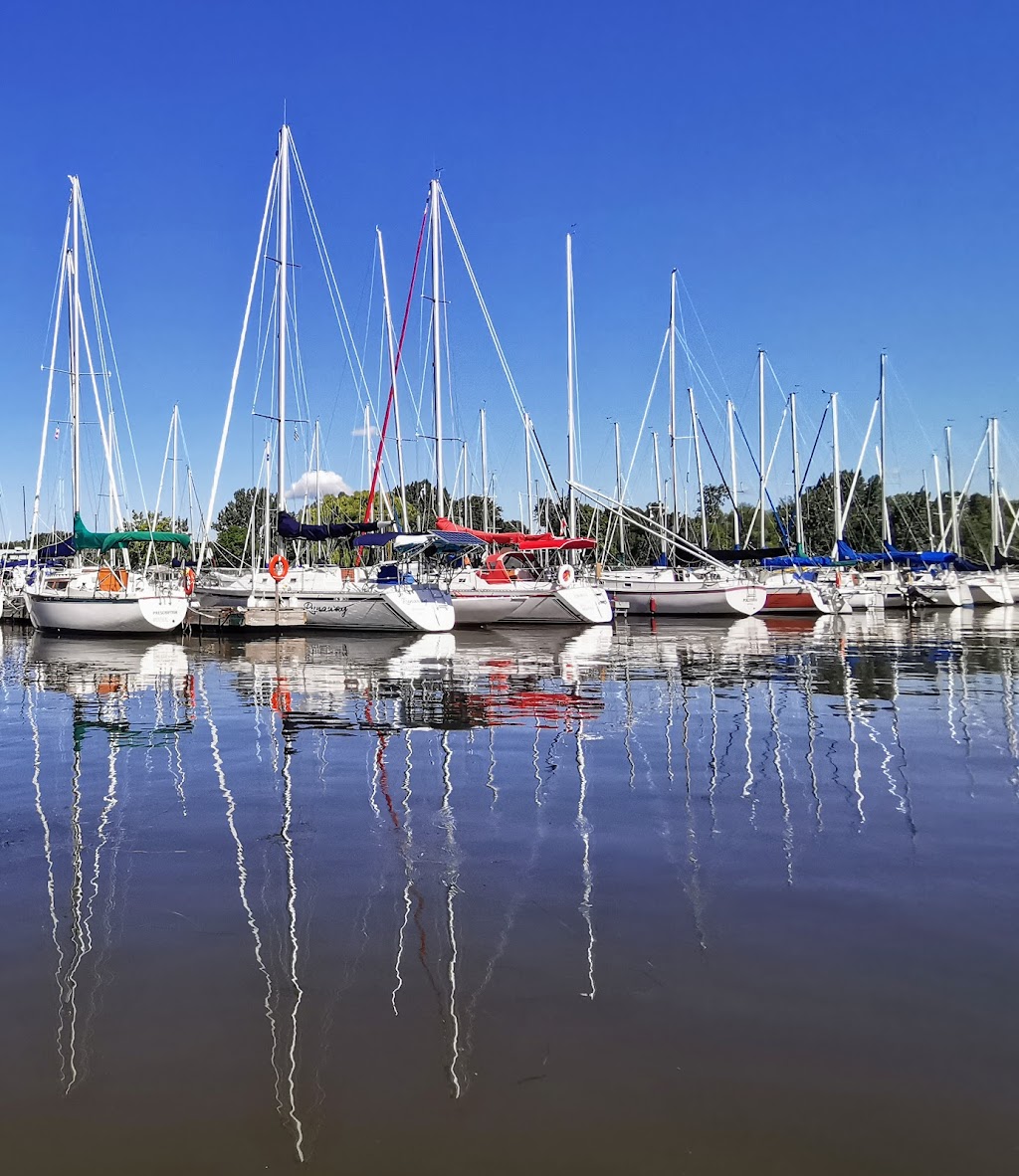 Pointe Claire Yacht Club | point of interest | 1 Av. Cartier, Pointe-Claire, QC H9S 4R3, Canada | 5146952441 OR +1 514-695-2441